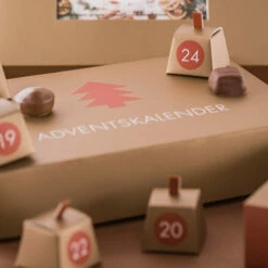 Adventskalender Deluxe - Pralinen -Outlet CHOCOLISSIMO Store Adventskalender De Luxe Red 1 3