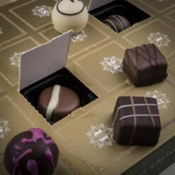 Adventskalender Mit Pralinen - Gold -Outlet CHOCOLISSIMO Store Adventskalender mit Pralinen gold 3