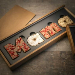 Titelseite -Outlet CHOCOLISSIMO Store MAMA Schokobuchstaben Vollmilch 1